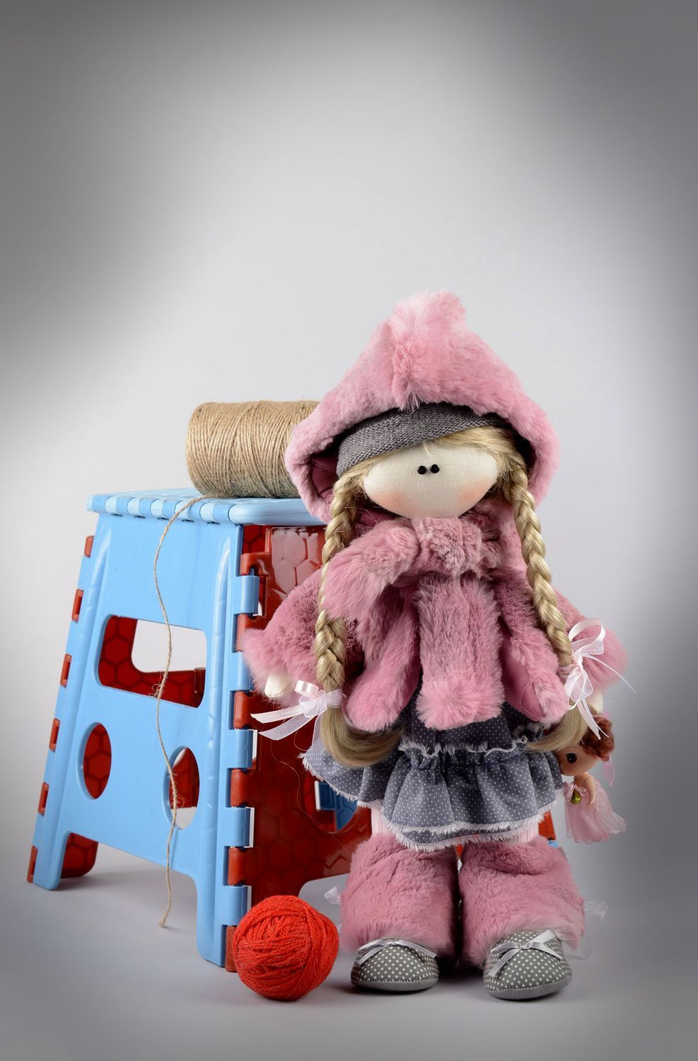 Poupée originale en tenue rose Jouet fait main textile Cadeau pour enfant photo 5