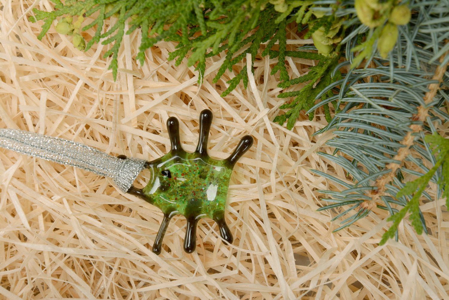 Un colgante interior Un Bicho Verde en la tècnica de fusing de cristal foto 3