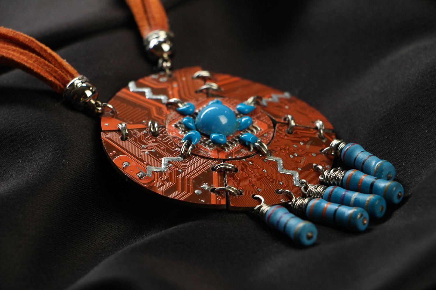 Collier original roux de style cyberpunk photo 5