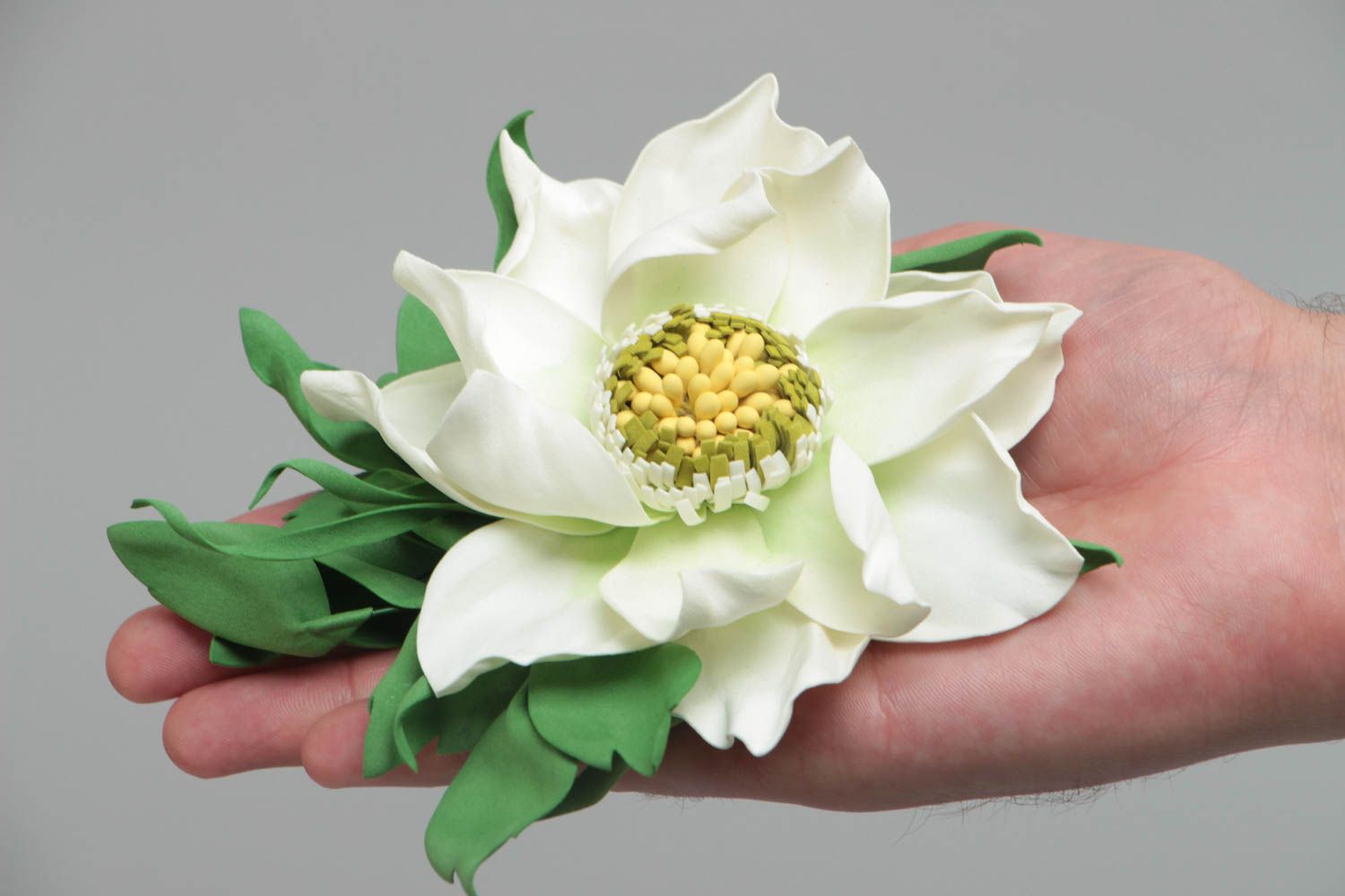 Broche barrette en foamiran belle grande fleur blanche verte faite main photo 5