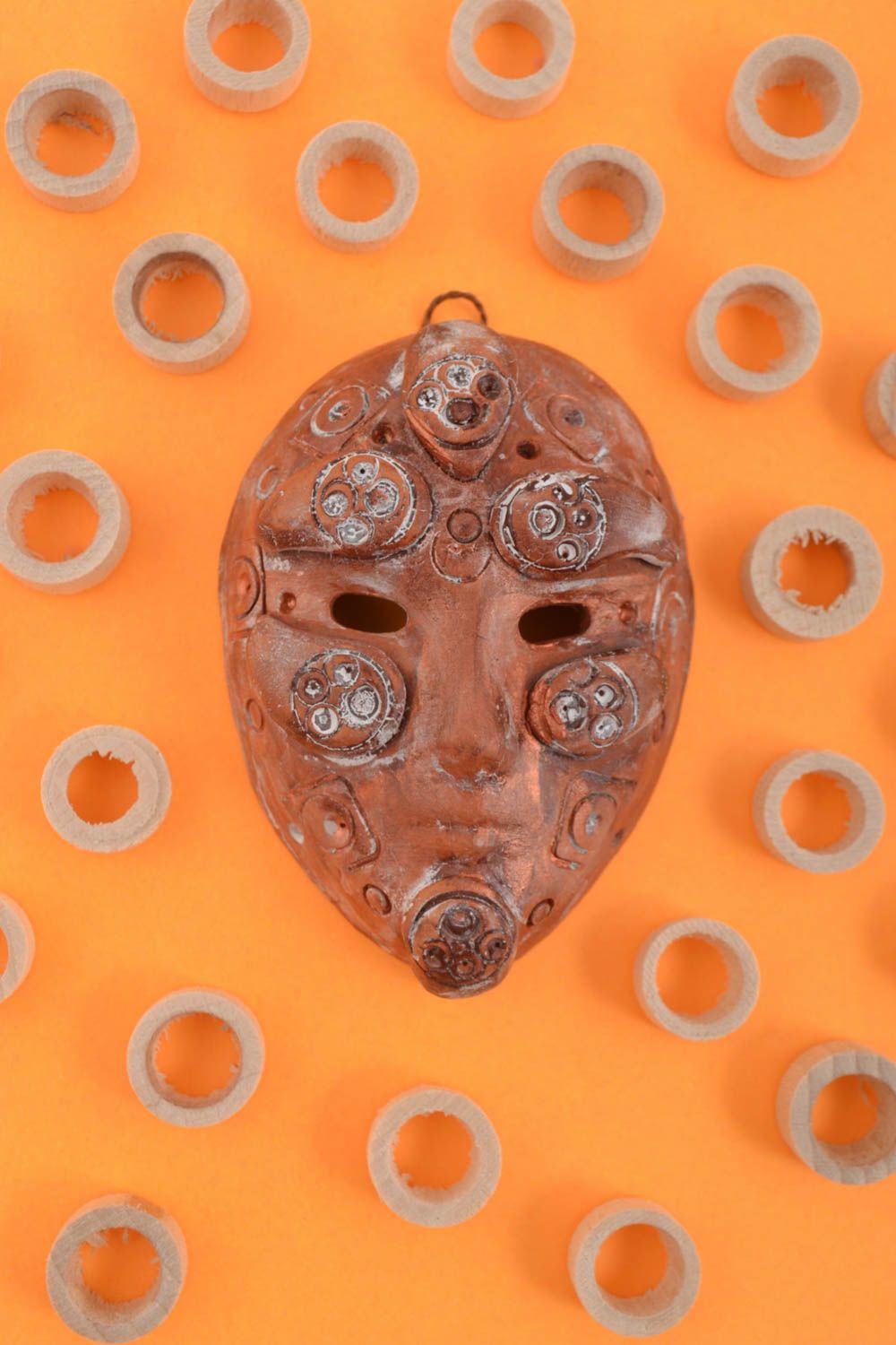 Керамическая маска декор интерьера из глины маска с росписью коричневая фото 1