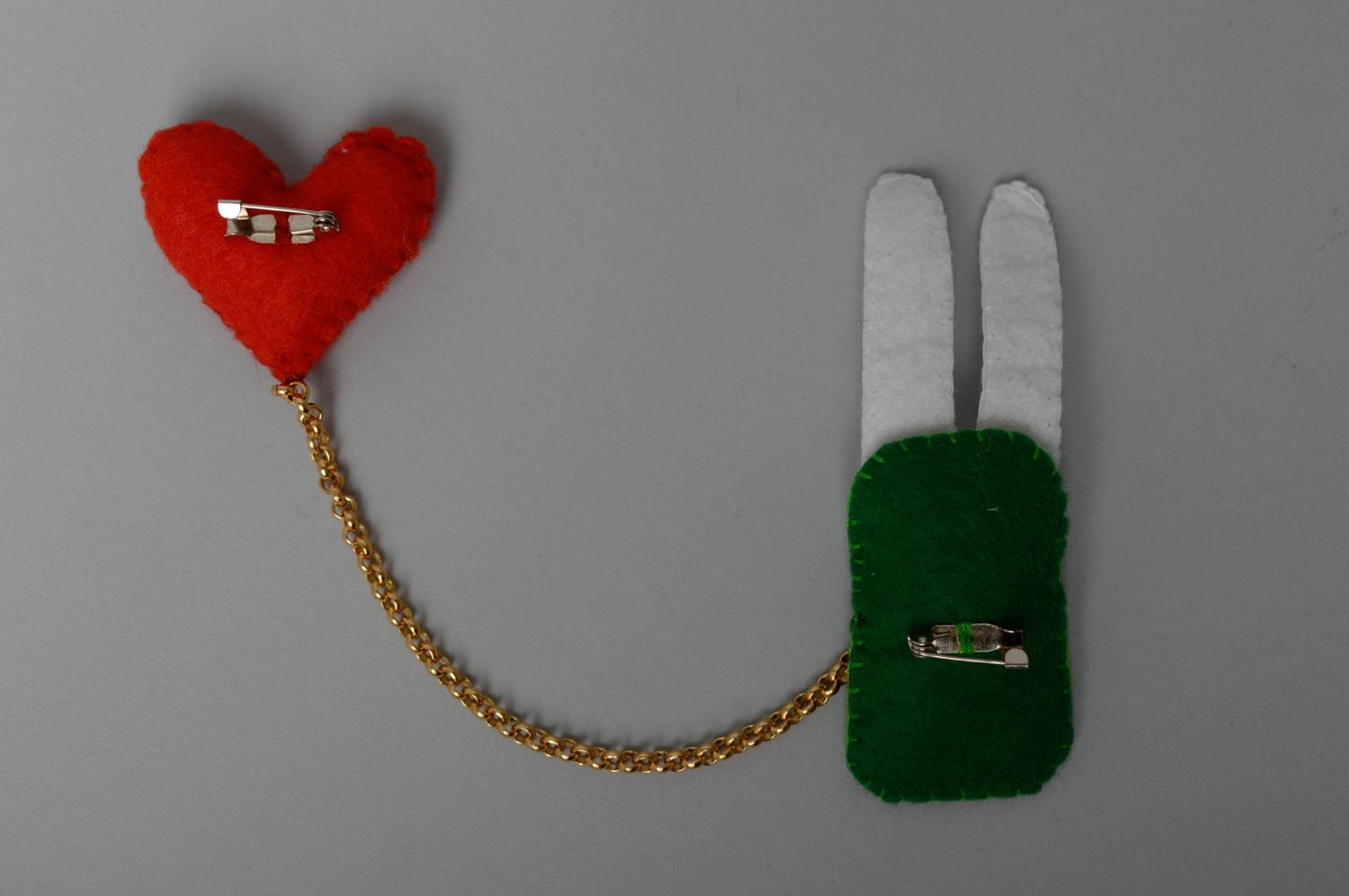 Broche Lapin avec coeur en feutre faite main photo 2