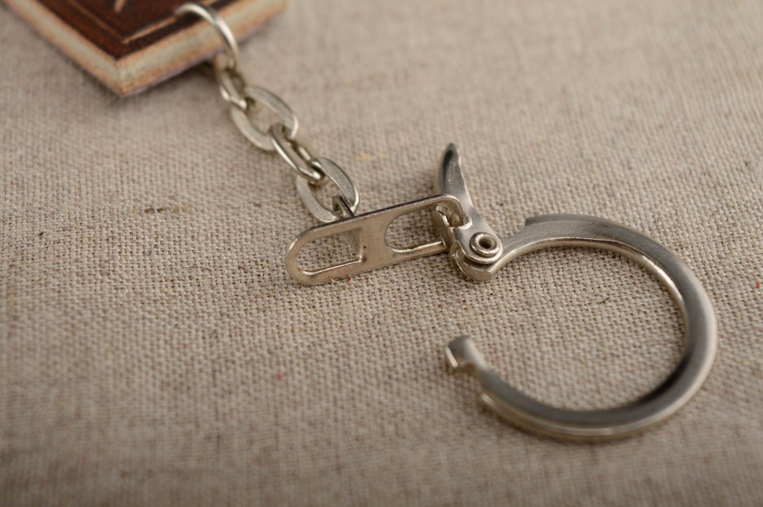 Brauner Schlüsselanhänger aus Leder  foto 5