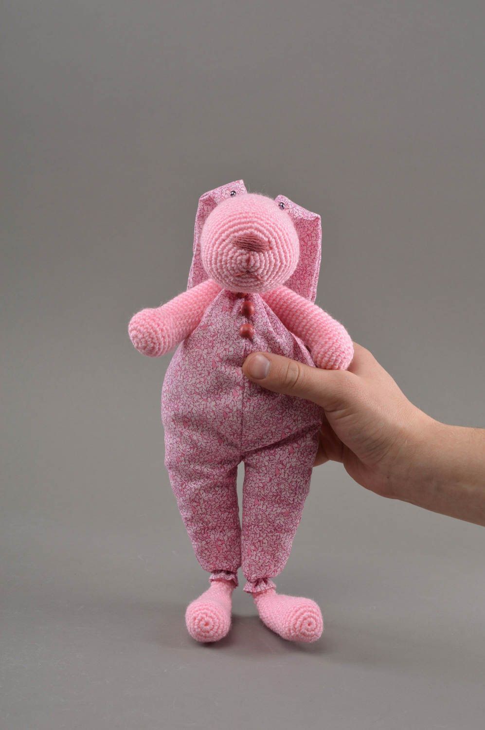 Мягкая вязаная игрушка розовый кролик ручной работы красивая детская милая фото 4