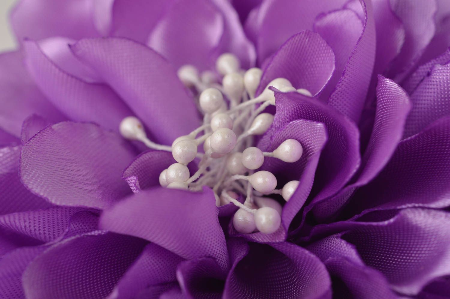 Handmade violette Schmuck Brosche Haarspange Blume Haar Accessoires aus Atlas foto 2