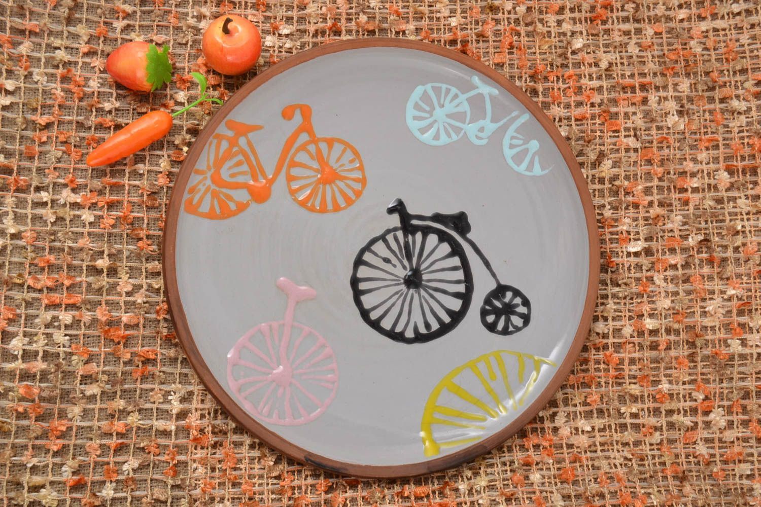 Керамическая тарелка ручной работы глиняная посуда расписная тарелка Велосипеды фото 1