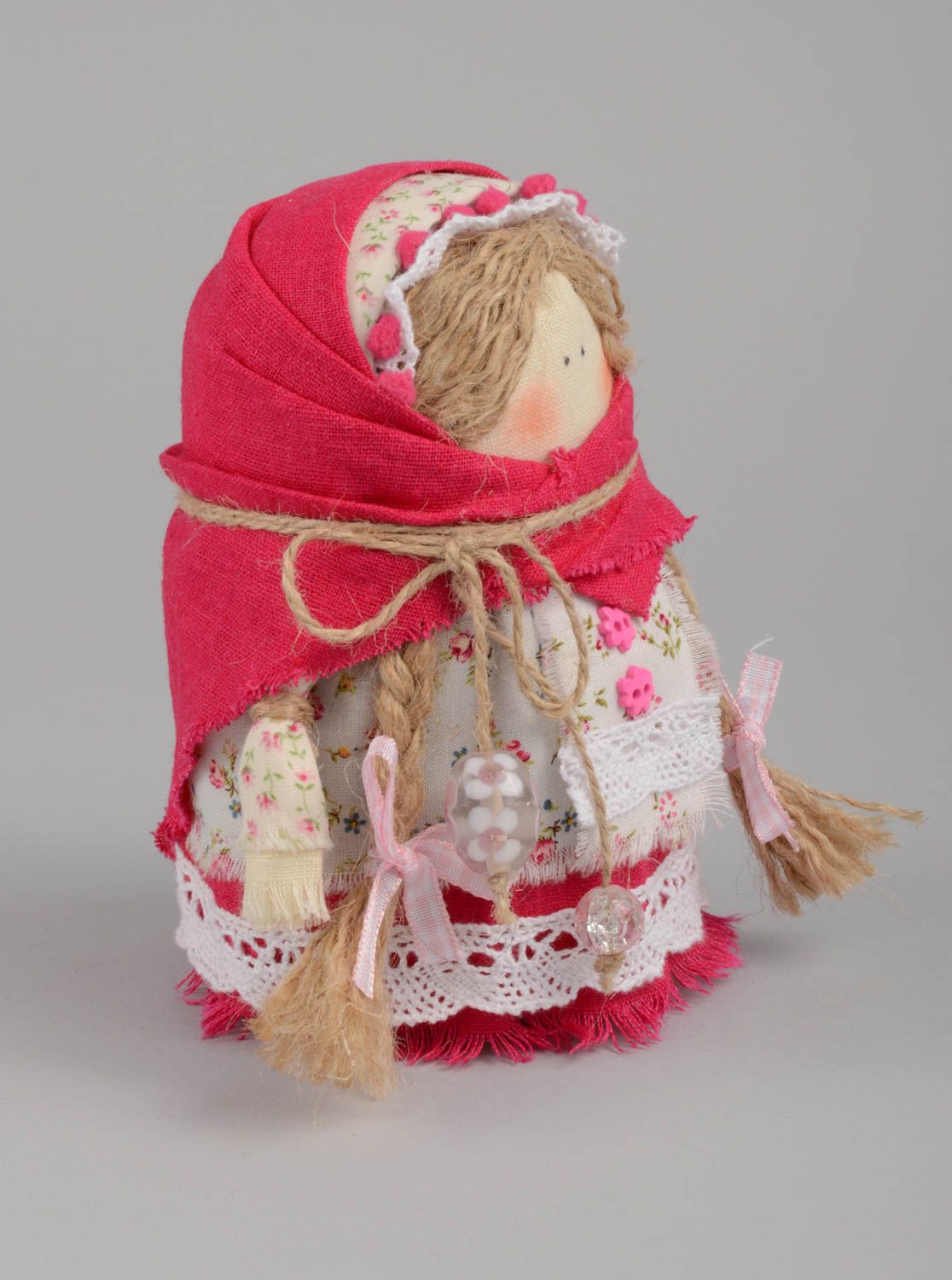 Poupée porte-bonheur traditionnel en tissus de lin et coton faite main photo 3