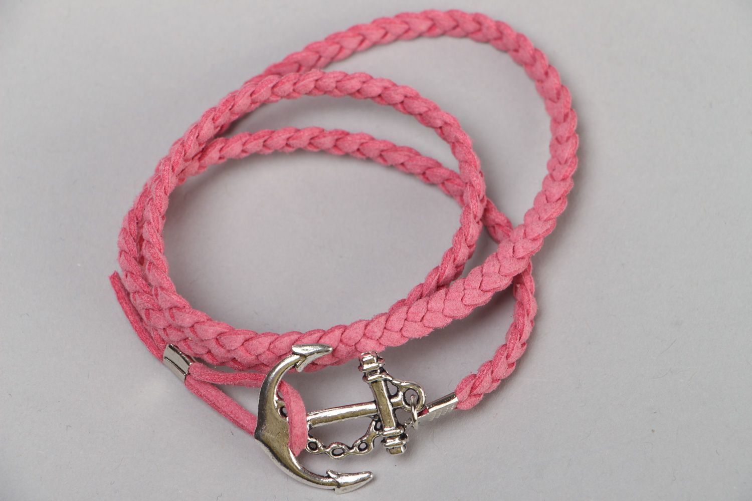 Bracelet tressé en faux daim avec pendentif ancre fait main 3 tours de poignet photo 2