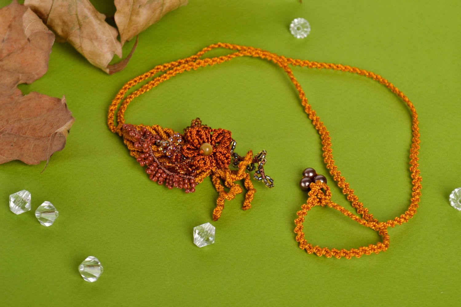 Collar artesanal de hilos anaranjados accesorio para mujeres regalo original foto 1
