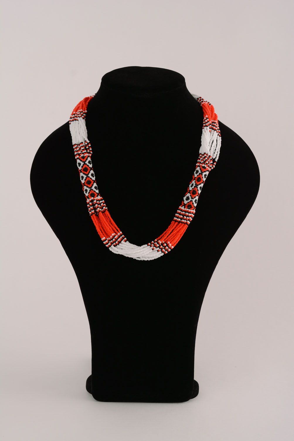 Red and white beaded necklace in ethnic style photo 3
