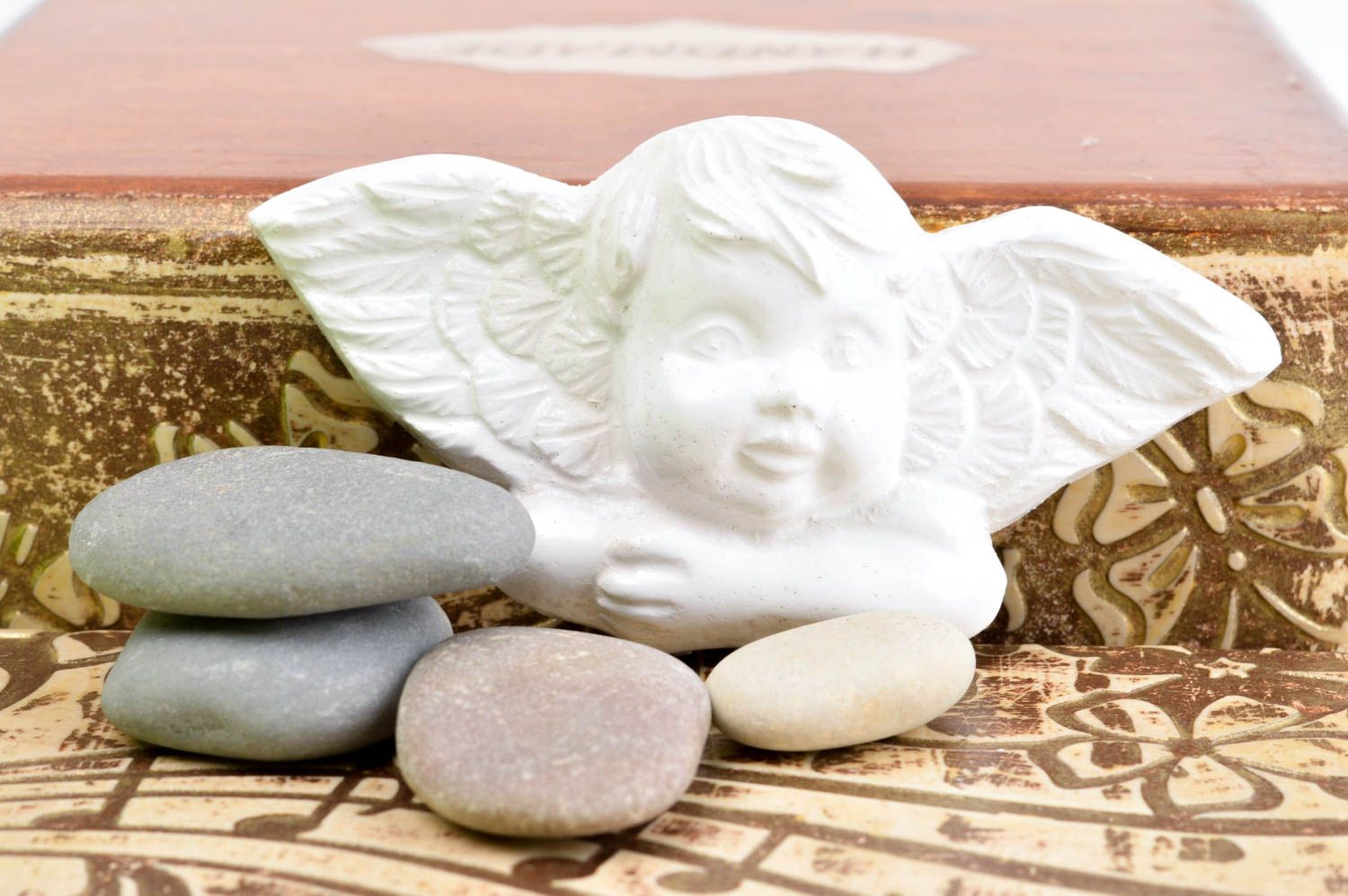 Настенный декор ручной работы гипсовый ангелочек в ожидании украшение из гипса фото 1