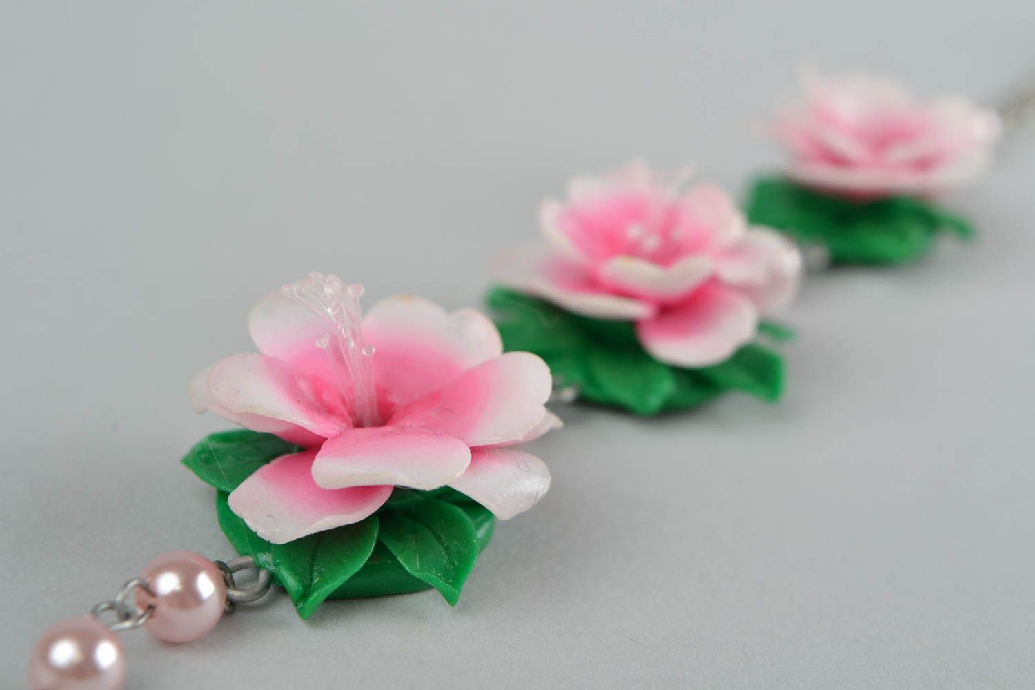 Bright handmade designer wrist bracelet with molded plastic flowers Tea Rose photo 5