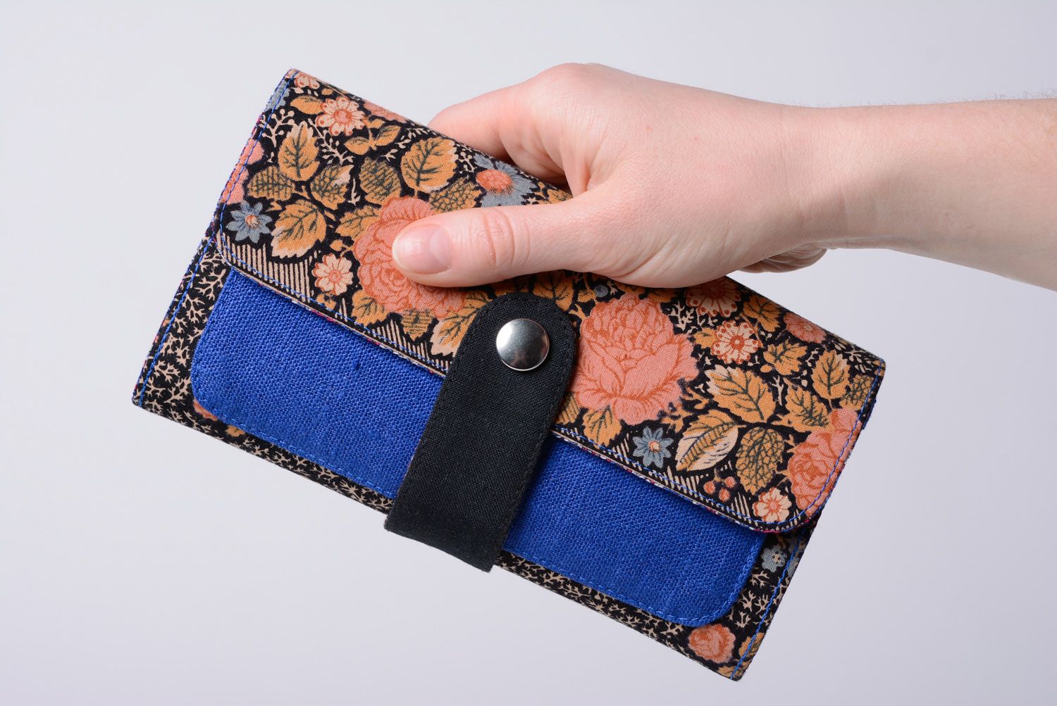 Handmade women's floral wallet sewn of linen and cotton fabrics with stud photo 5