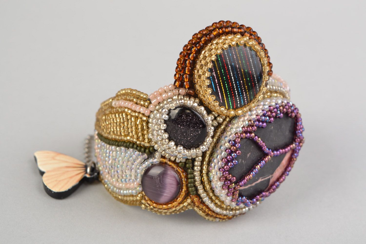 Handmade stylish massive bracelet embroidered with beads with natural stones photo 2