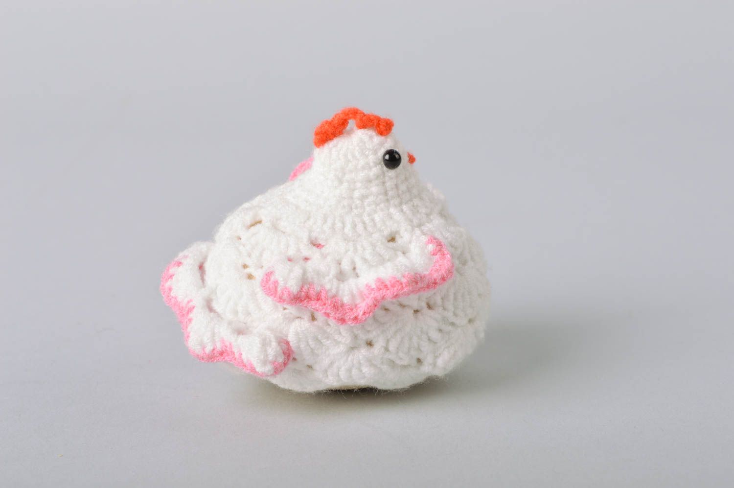 Petite poule de Pâques tricotée en coton au crochet faite main blanche  photo 3