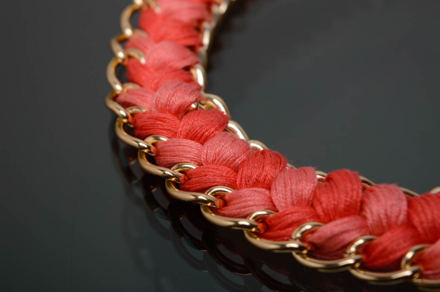 Coral thread necklace with chain photo 4