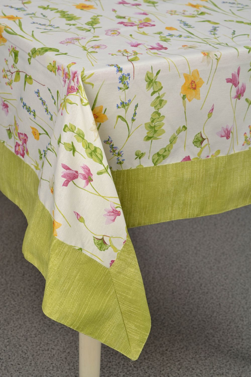 Large floral tablecloth photo 3