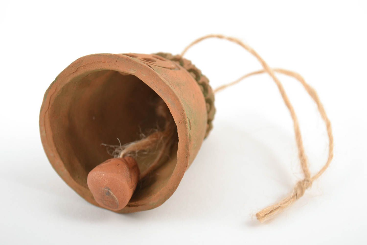 Campanilla cerámica hecha a mano casita con ojal marrón original foto 3