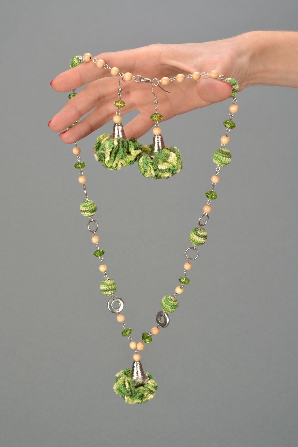 Conjunto de jóias feito à mão colar e brincos de malha brócolis foto 5