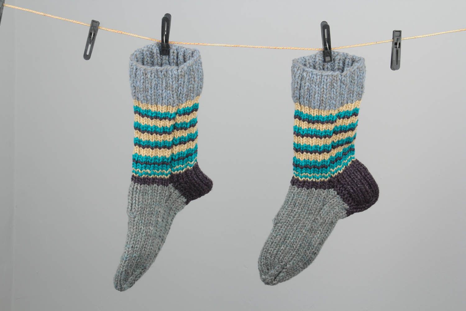 Chaussettes faites main tricotées en laine photo 1