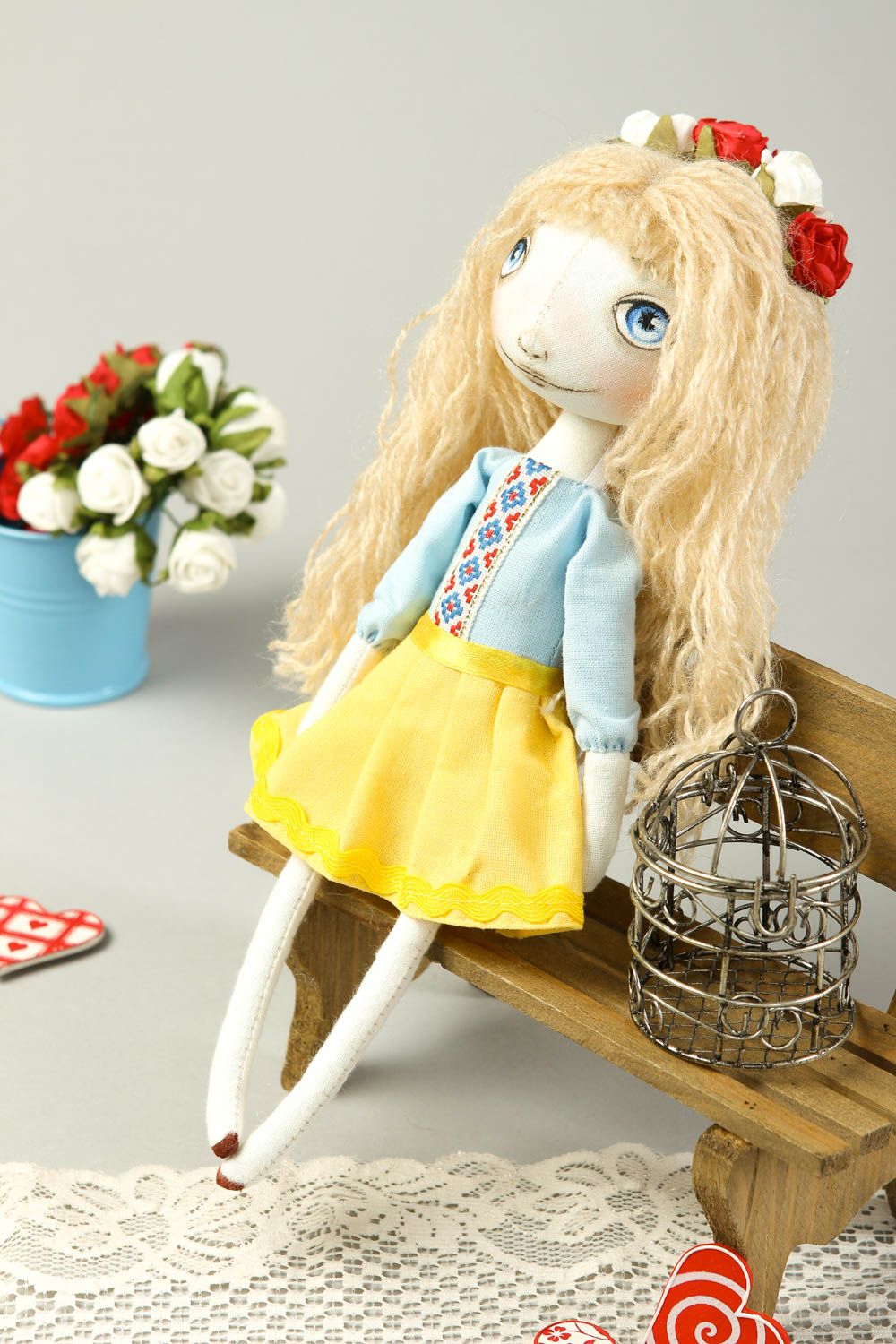 Bambola bella in cotone fatta a mano pupazzo tessile originale decoro casa foto 1