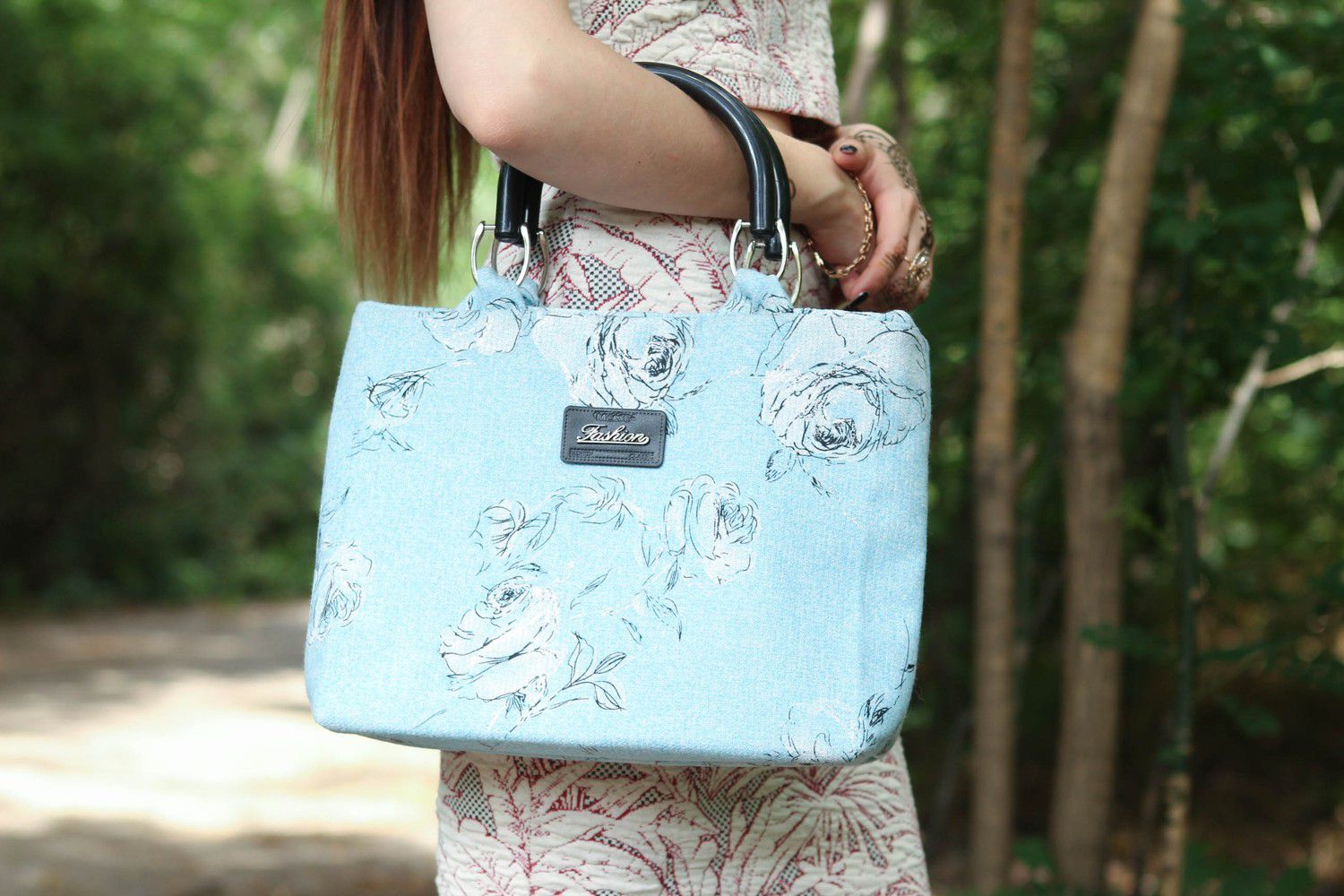 Handgemachte blaue Handtasche aus Textil foto 1