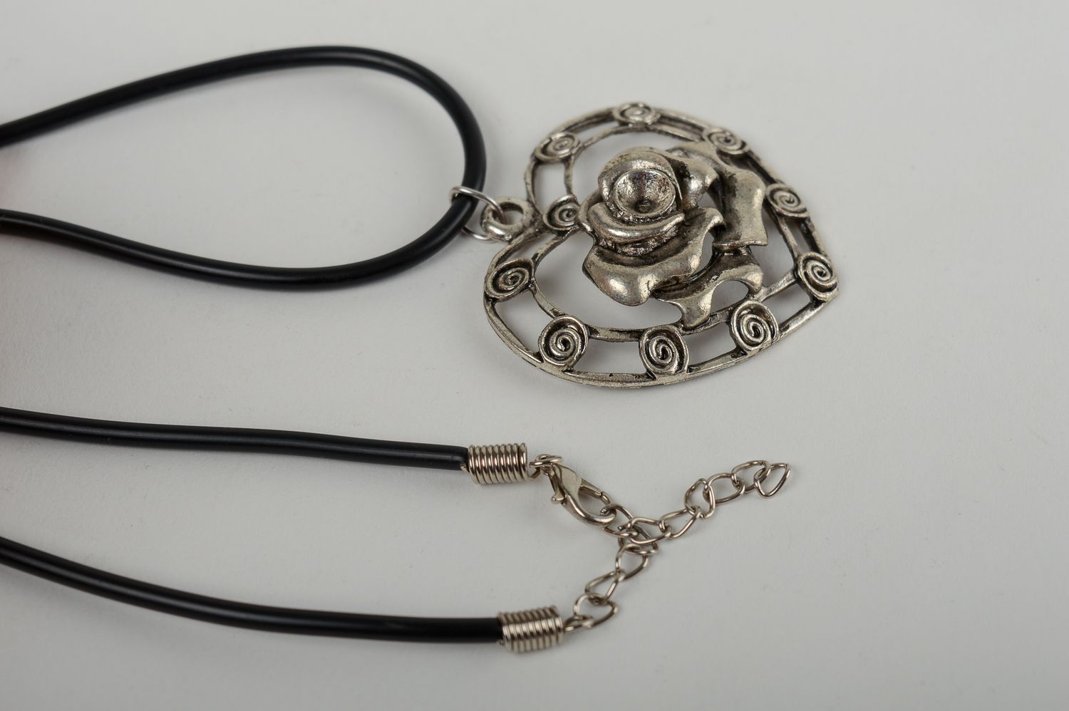 Handmade heart pendant metal jewelry for women metal pendant for women photo 3