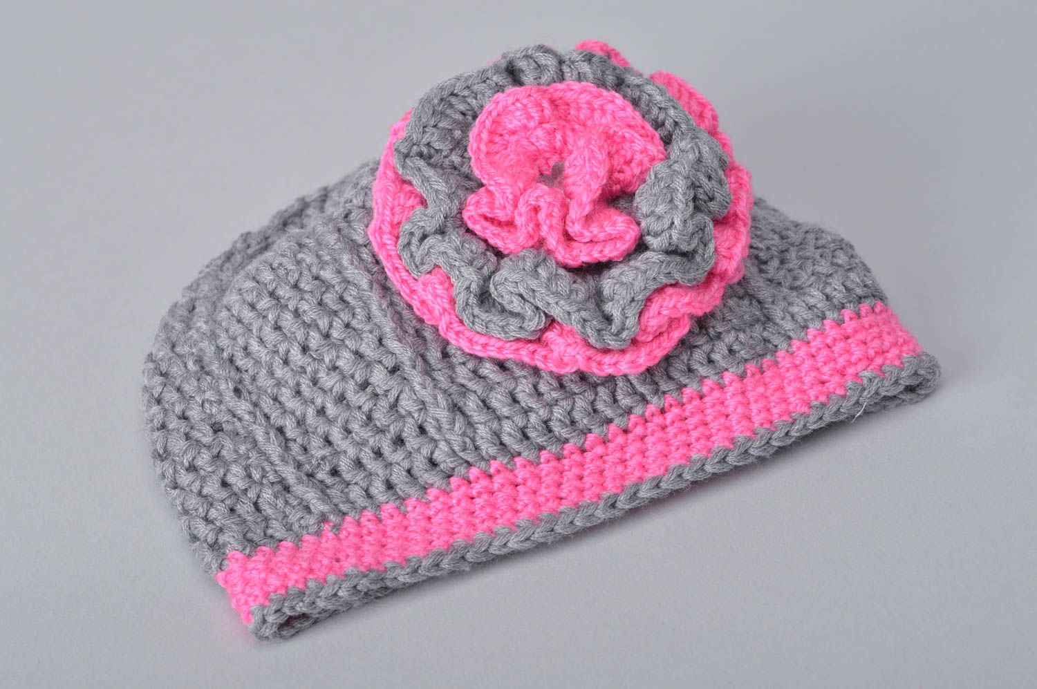 Bonnet tricot Accessoire d'hiver fait main Accessoire enfant rose gris Fleur photo 7