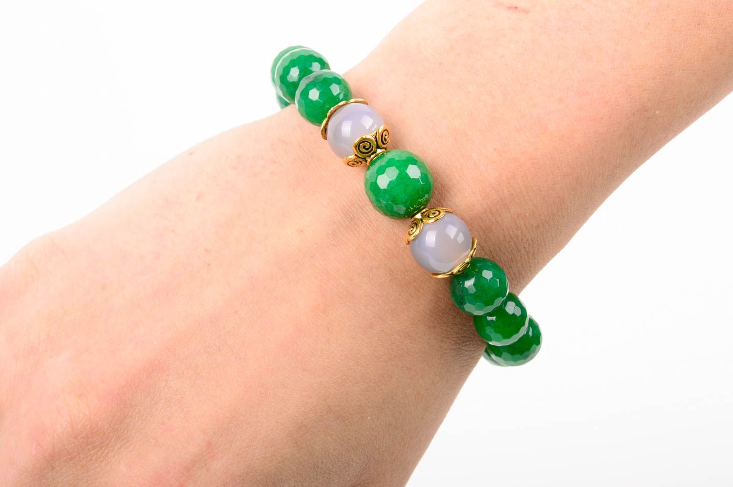 Handgemachtes grünes Armband Designer Schmuck Accessoires für Frauen aus Steinen foto 2