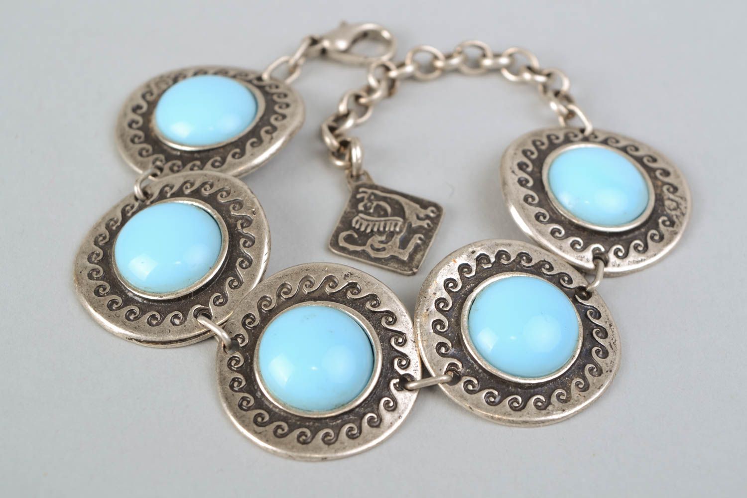 Bracelet en métal original fait main avec cabochons bleus taille réglable Hélix photo 5