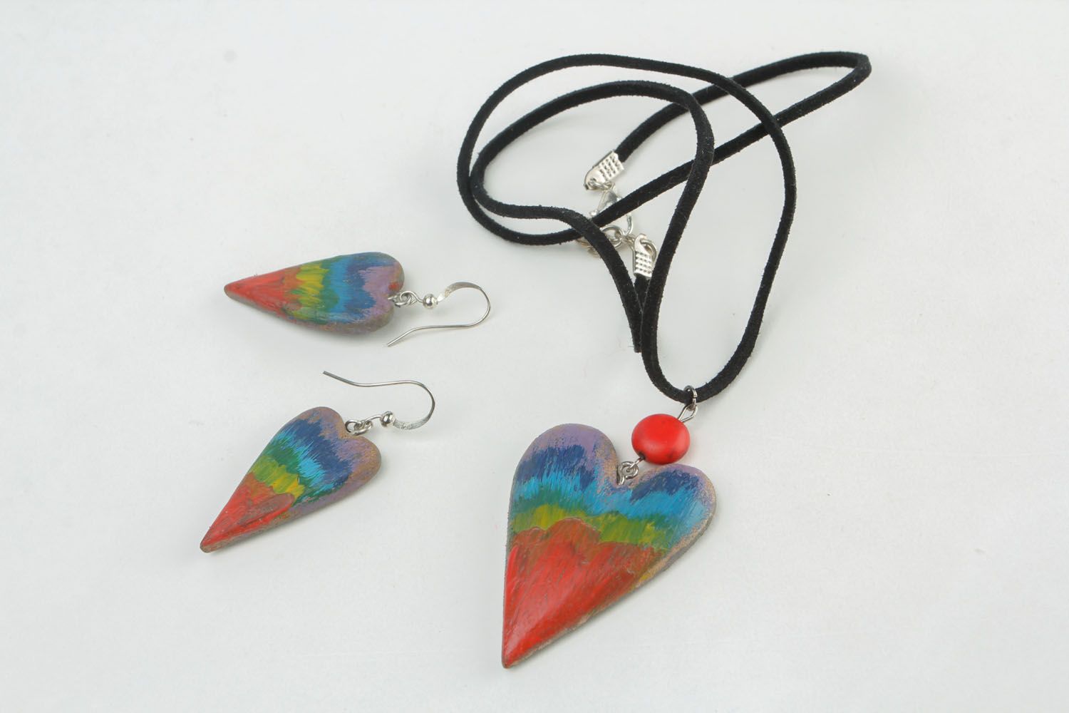 Heart-shaped wooden earrings and pendant photo 3