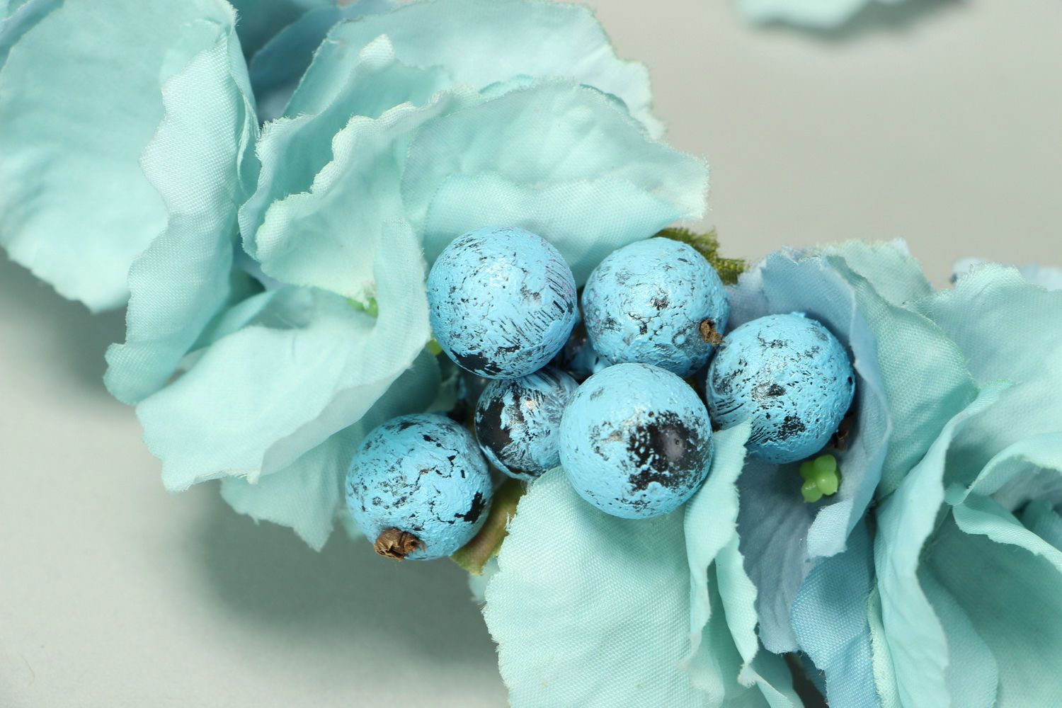 Serre tête avec fleurs bleues artificielles photo 4
