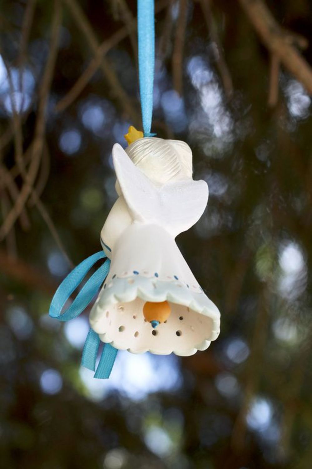 Колокольчик керамический подвеска декоративная Ангелок с голубой лентой фото 5