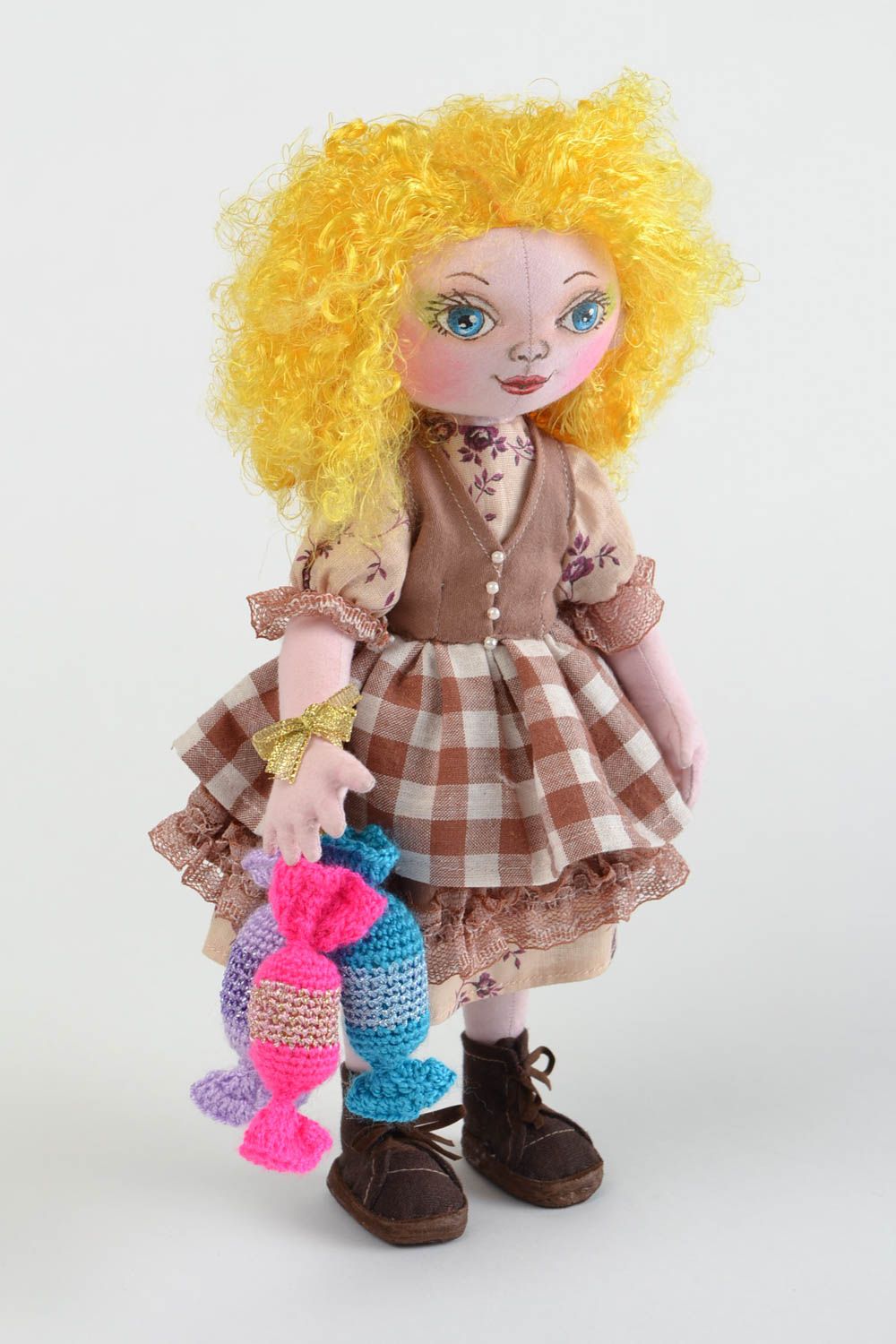 Кукла для интерьера и детей тканевая мягкая игрушка ручной работы Сладкоежка фото 2