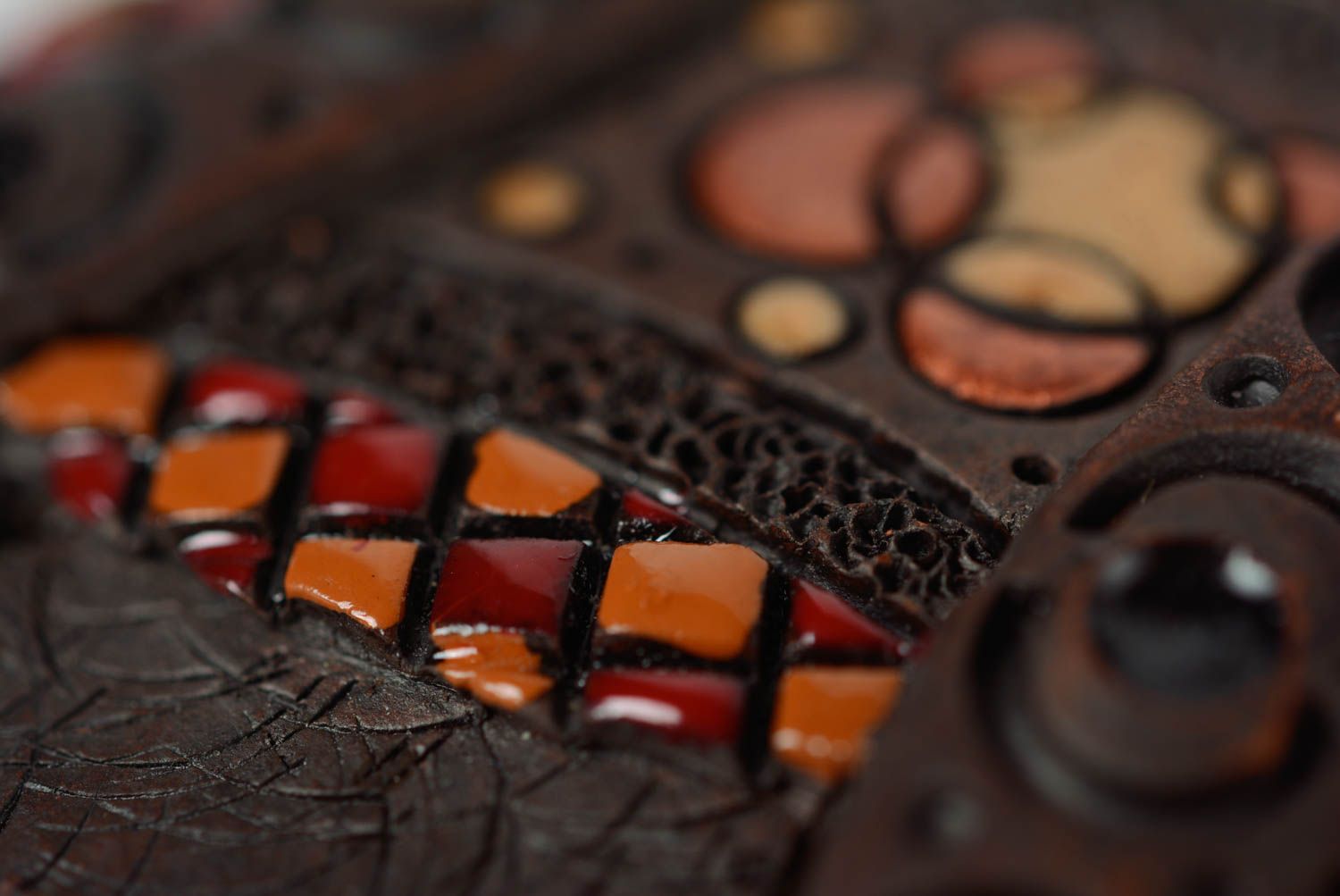 Pendentif d'argile insolite peint d'émail fait main marron-orange sur lacet  photo 4