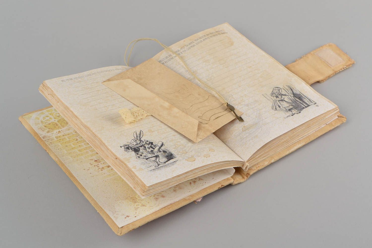 Schönes originelles handgemachtes Notizbuch aus Stoff Scrapbooking Technik foto 4