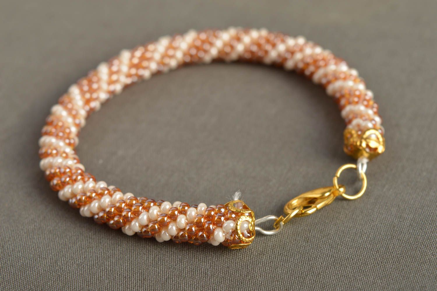 Bright elegant beige snd white beads adjustable bracelet for girls and women photo 1