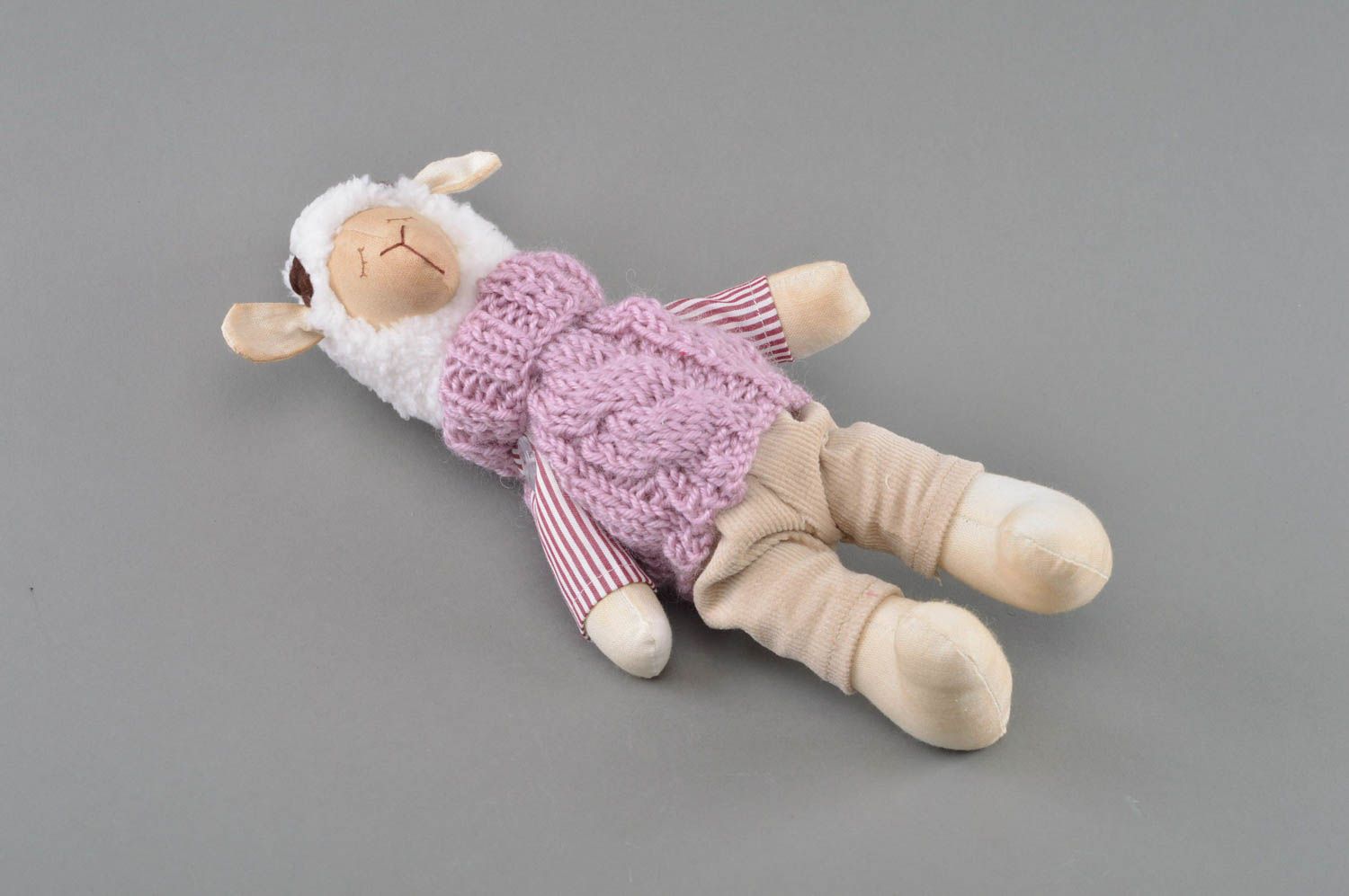 Peluche mouton en coton vêtu d'un pull mauve faite main cadeau pour enfant photo 4