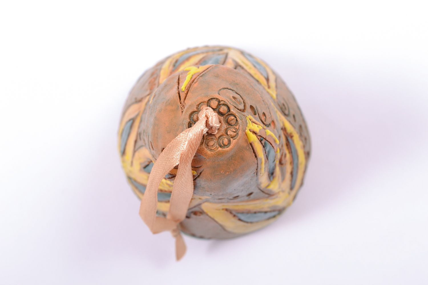 Petite cloche en terre cuite brune à motif floral couleurs acryliques faite main photo 3