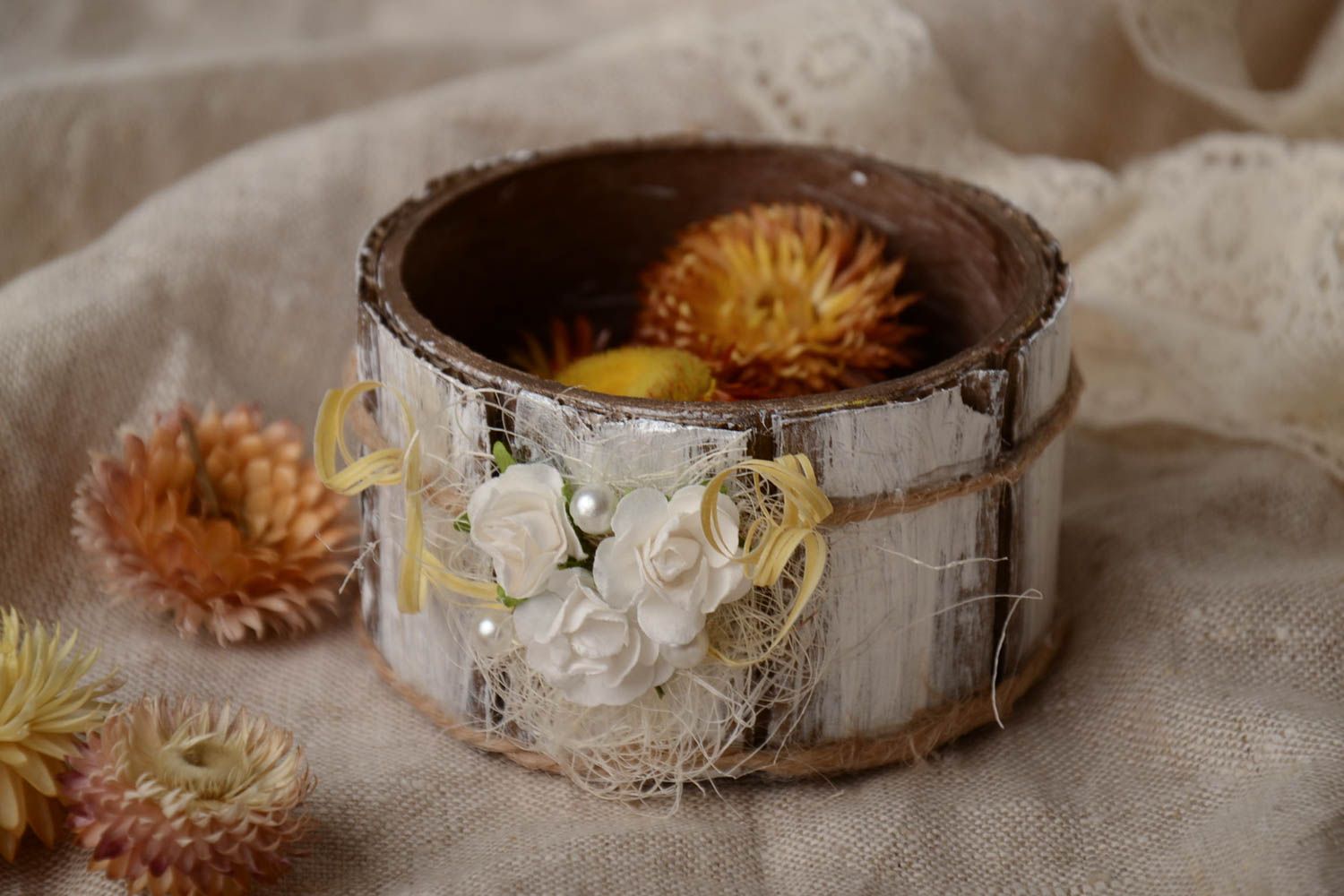 Handmade small carton decorative round jewelry box with flowers for little things photo 1