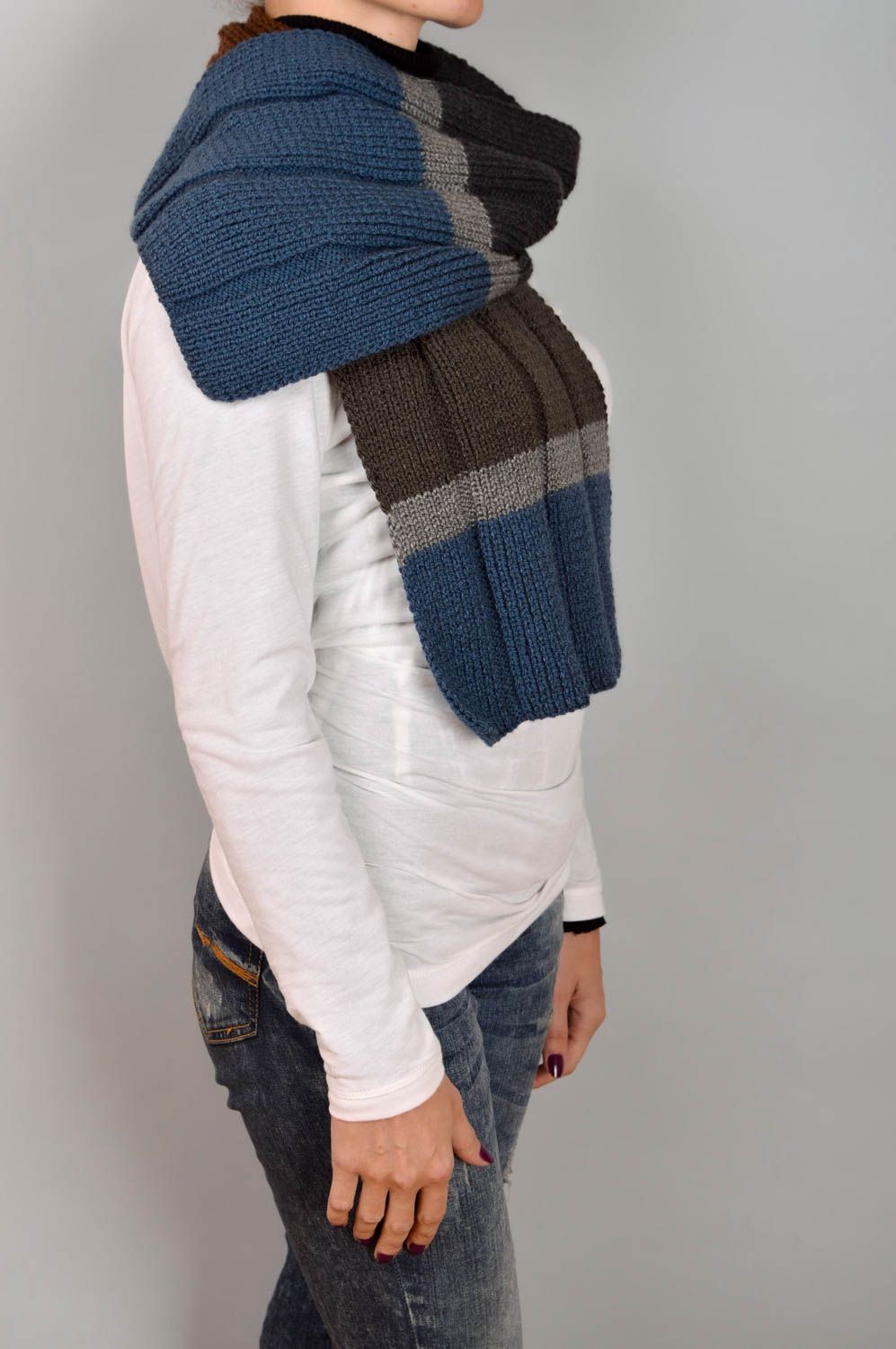 Шарф ручной работы шарф на шею теплый большой шарф унисекс серый с синим фото 5