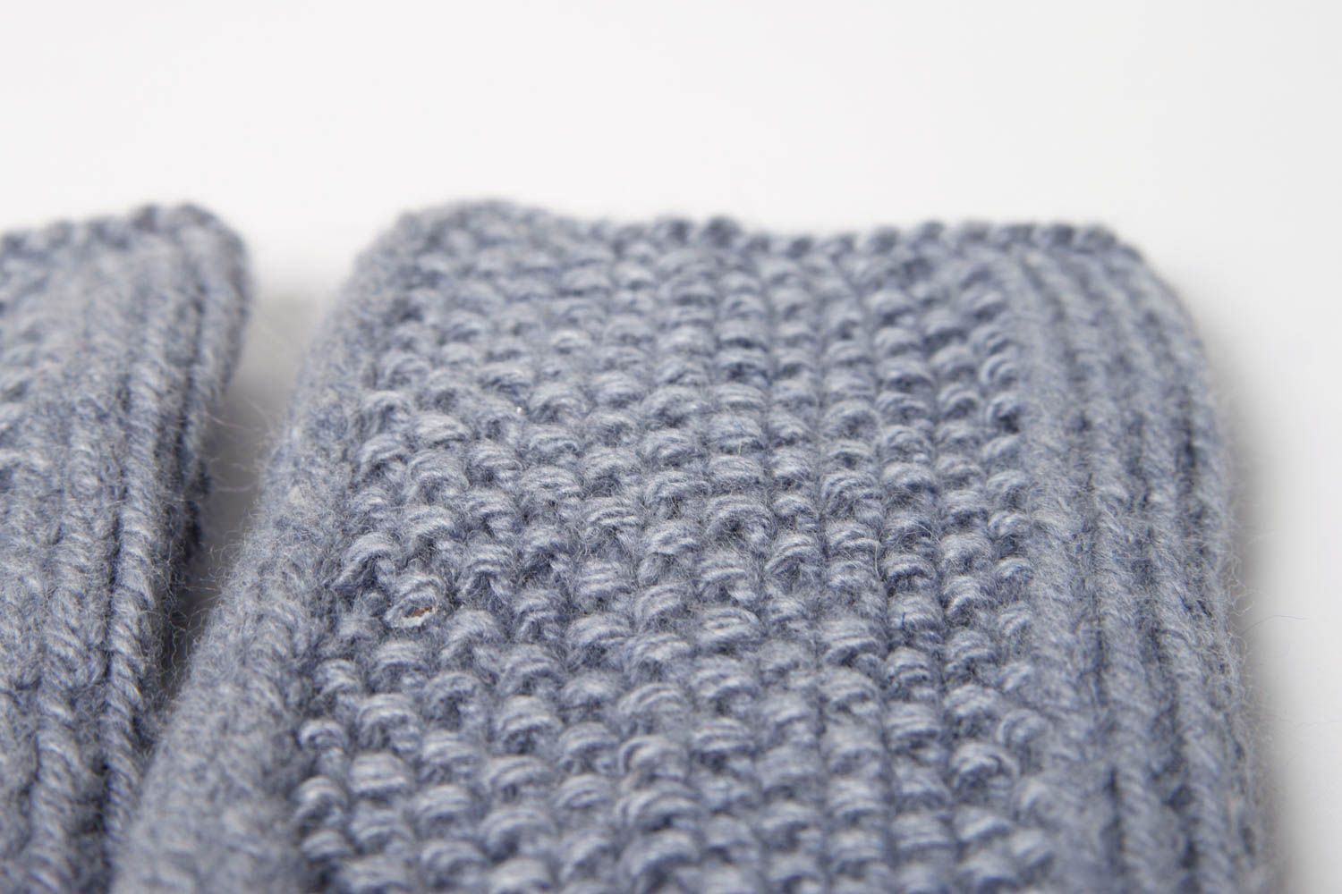 Guantes sin dedos hechos a mano grises accesorio de moda mitones a crochet foto 10