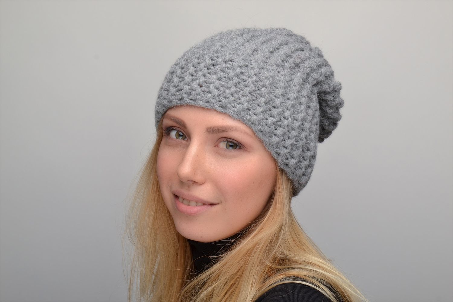 Women's gray crochet hat photo 1