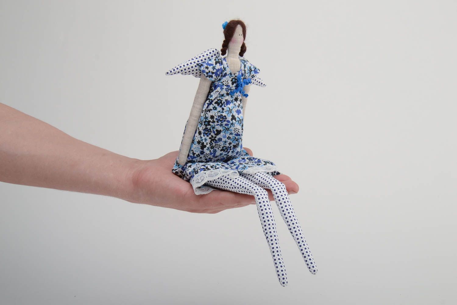 Exklusive künstlerische Puppe für Interieur aus Baumwolle und Denim Engel Mädchen foto 5