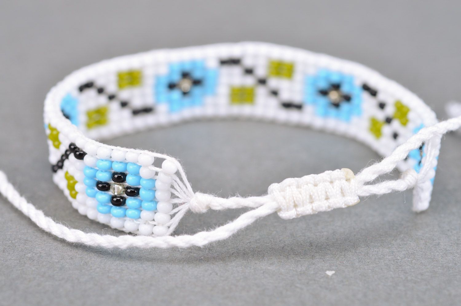 Handmade beautiful light women's wrist bracelet woven of beads and threads photo 5