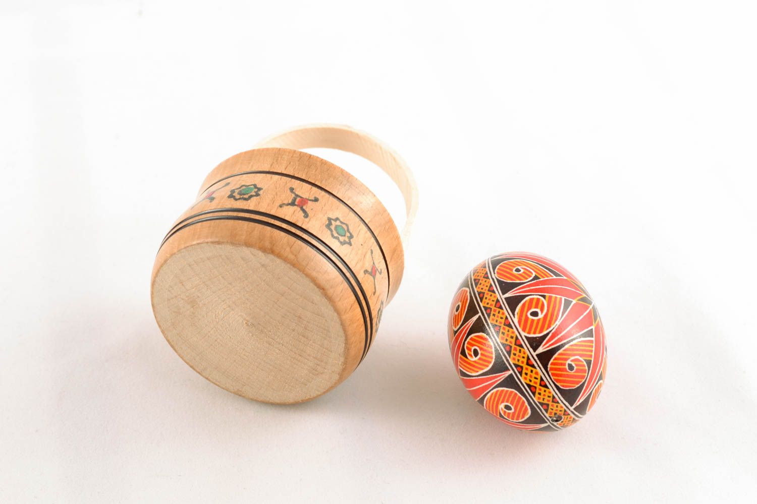 Handmade Easter egg in basket photo 3