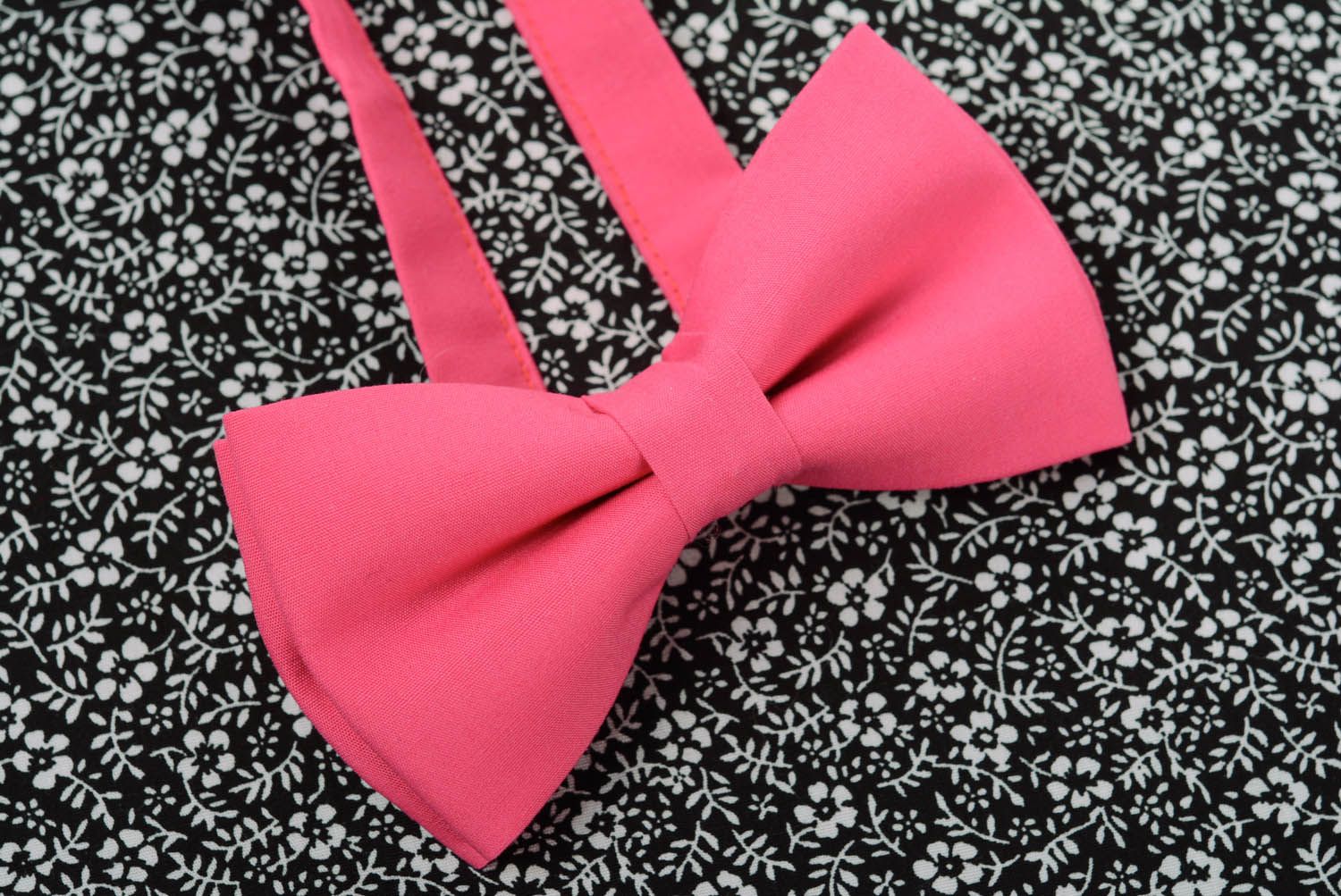 Pink bow tie made of gabardine photo 3