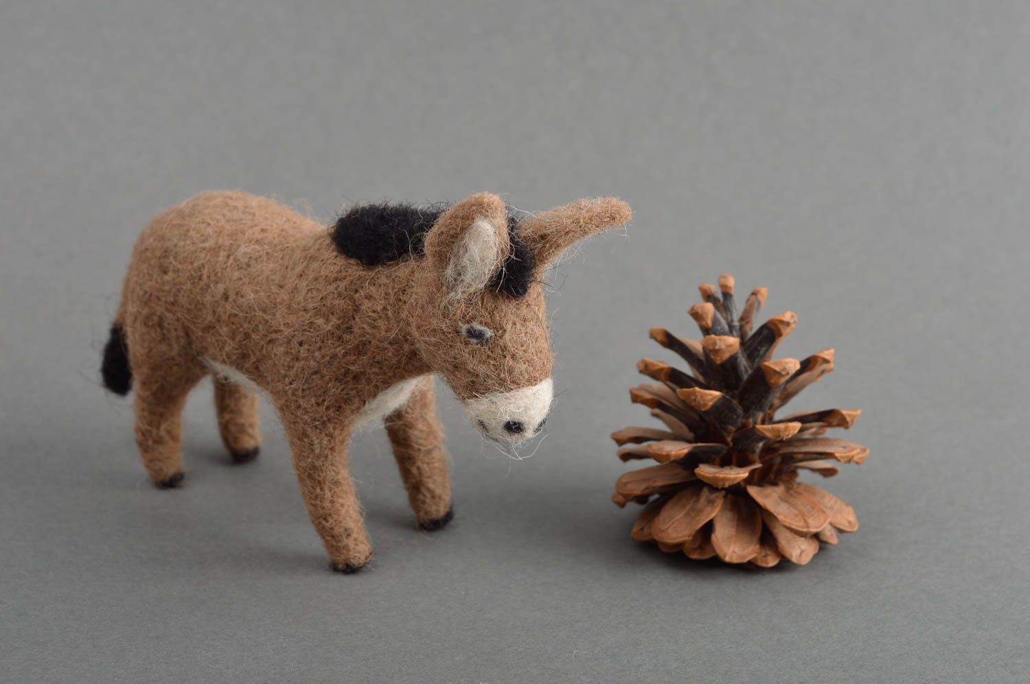 Kleines Kuscheltier handgemachtes Esel Spielzeug hübsches Öko Spielzeug  foto 1