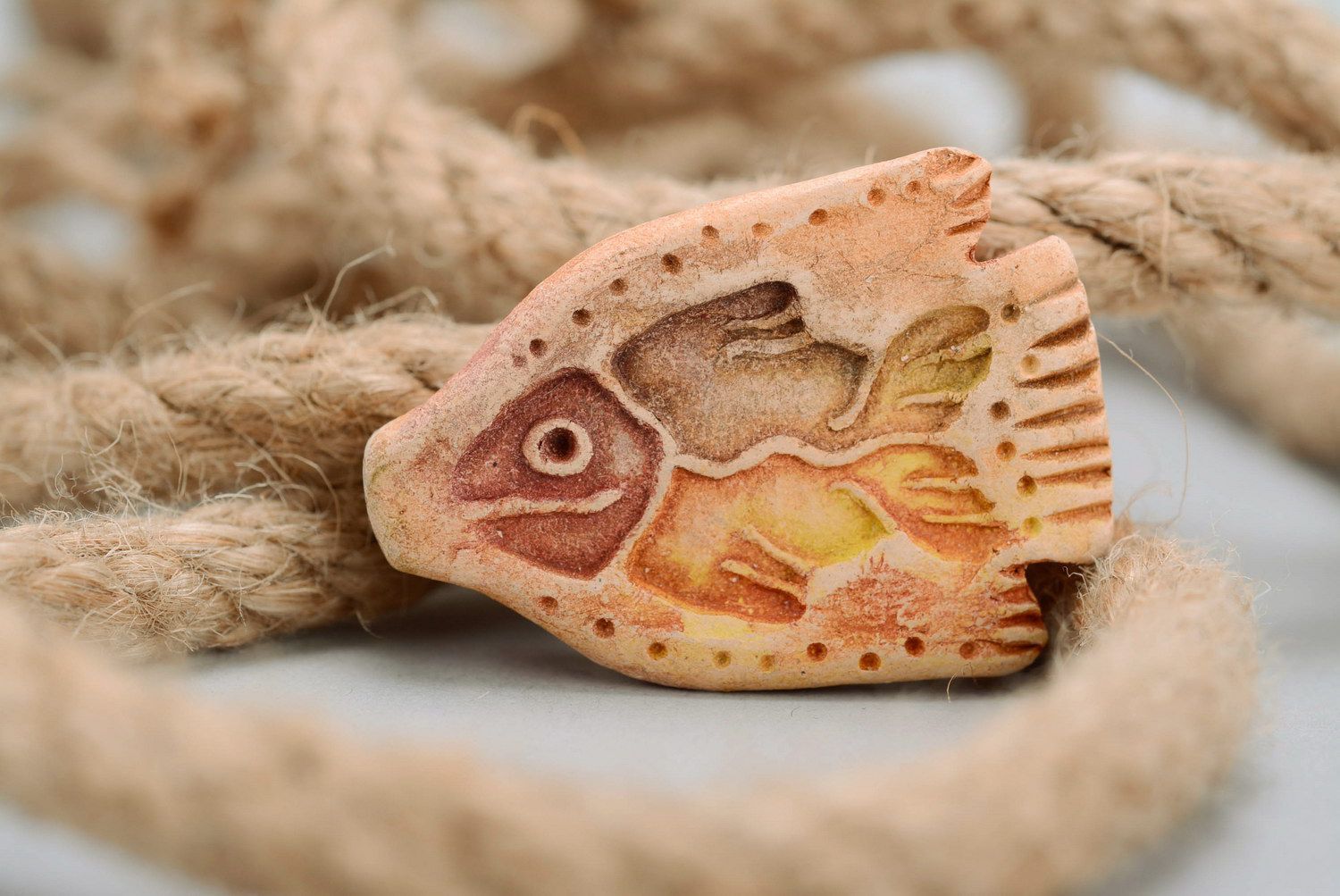 Collier pendentif fait main en céramique 'Poisson' photo 1