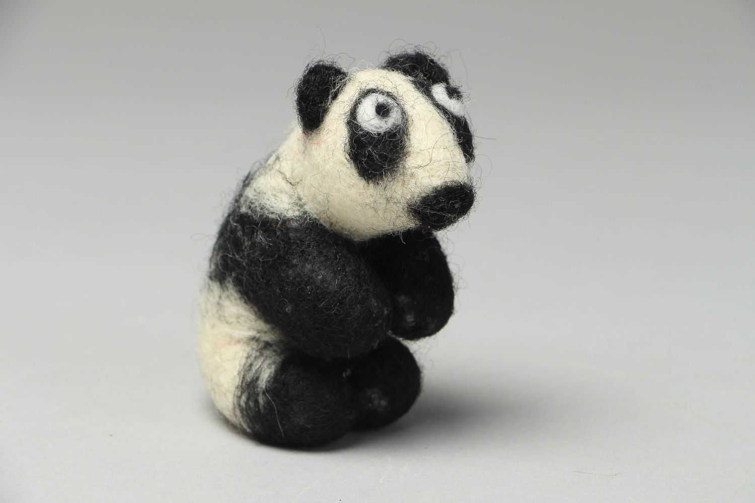 Juguete artesanal de lana Panda foto 1